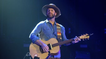 Country singer Drake White and wife Alex mourn the loss of newborn daughter Della - Fox News